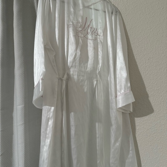 Bride Robe & Slip - Picture 2 of 4